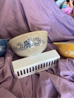 Pyrex White Mixing Bowl with Blue Exterior Rim